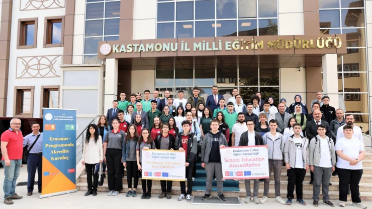 Yurt Dışına Gidecek Öğrenciler Bilgilendirildi