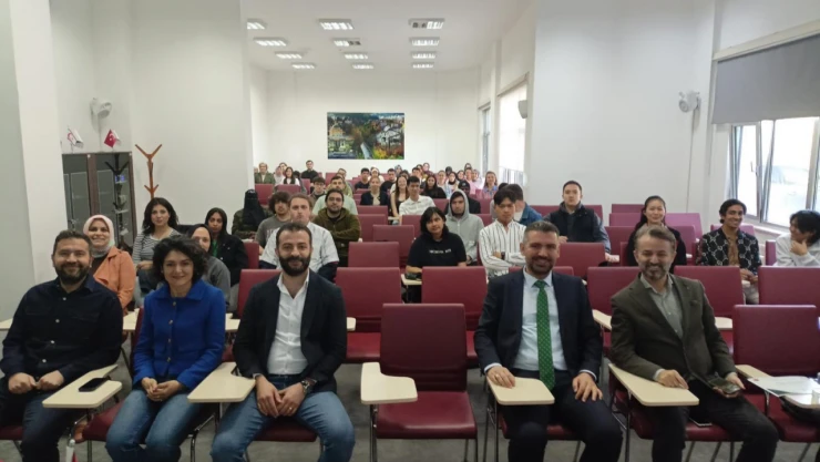 Yurtdışı Eğitim Ve Kariyer Yolculuğu Konferansı Düzenlendi