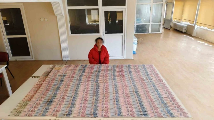 Dilencinin Üzerinden 50 Bin TL Çıktı