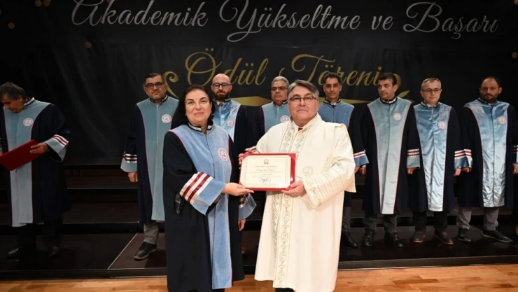 ZBEÜ'de 'Akademik Yükseltme ve Başarı Ödül Töreni' Düzenlendi