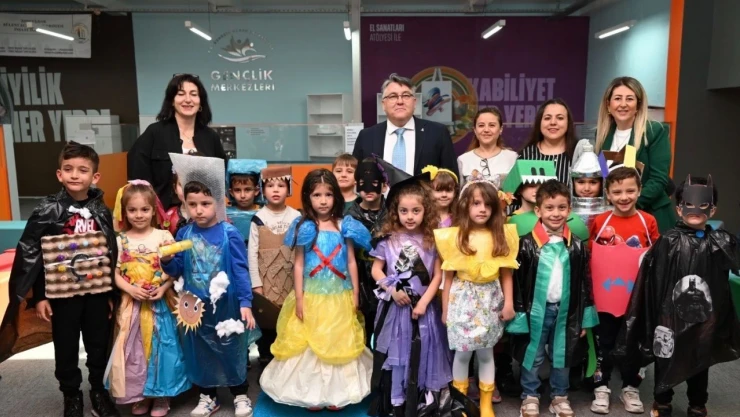 ZBEÜ'de Sıfır Atık Temalı Sergi ve Defile Düzenlendi