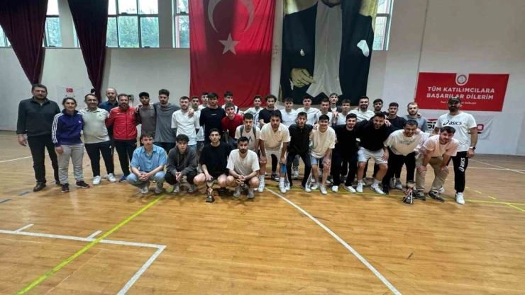 Üniversiteler Arası Salon Futbolu Bölgesel Lig Grup Müsabakaları Sona Erdi