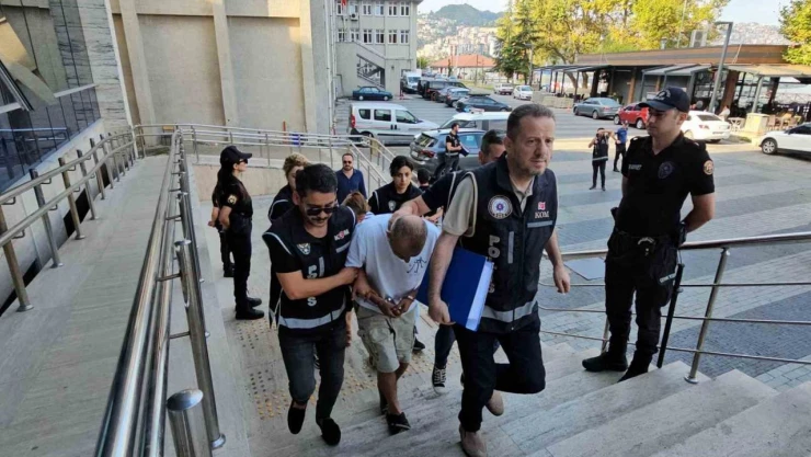 Zonguldak'ta 'Lüks Tatil' Vurgunu 300 Kişiyi 15 Milyon Lira Dolandırmışlar