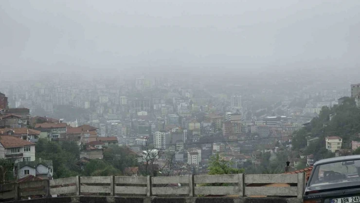 Zonguldak'ta Hava Sıcaklığı Düştü, Sis Etkili Oldu