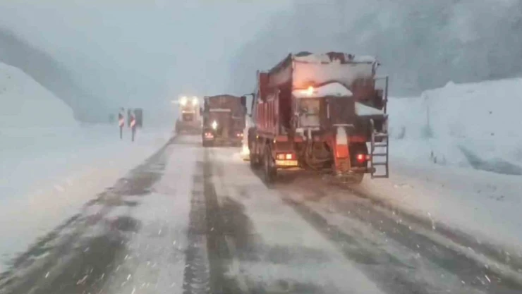 200 Köy Yoluna Ulaşım Sağlanamıyor