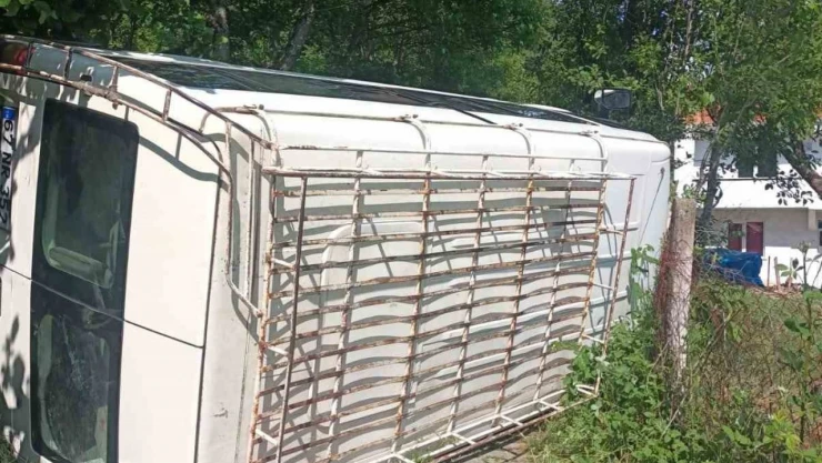 Zonguldak'ta Minibüs Devrildi: 3 Yaralı