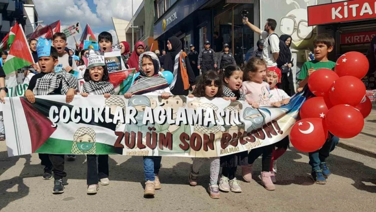 Çocuklar, Protesto İçin Yürüdüler