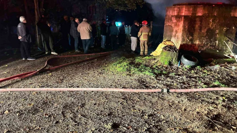 Bartın'da Yıldırım Düştü: 2 Araç Yandı