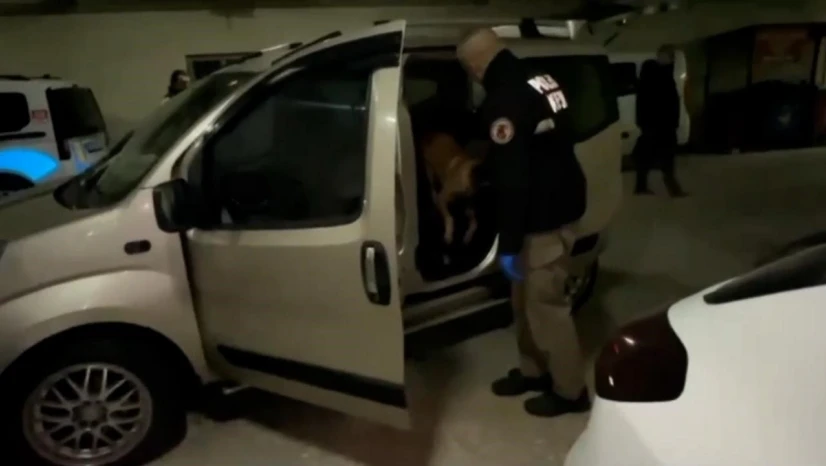 Bolu'da Arabaya Zulalanmış Uyuşturucuyu 'Pako' Buldu