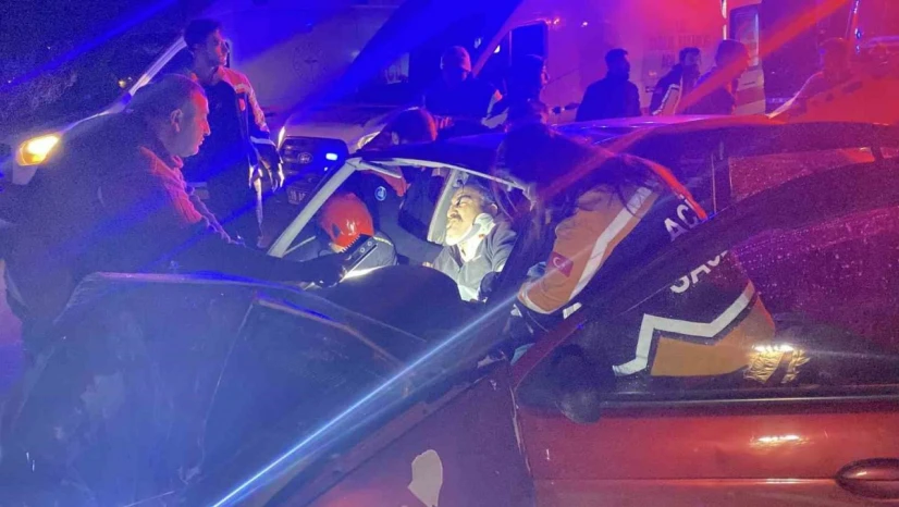 Çorum'da İki Otomobil Çarpıştı: 8 Yaralı