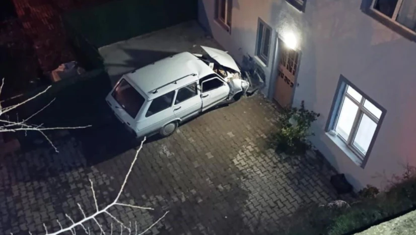 Evin Duvarına Çarptı: 1 Ölü, 1 Yaralı