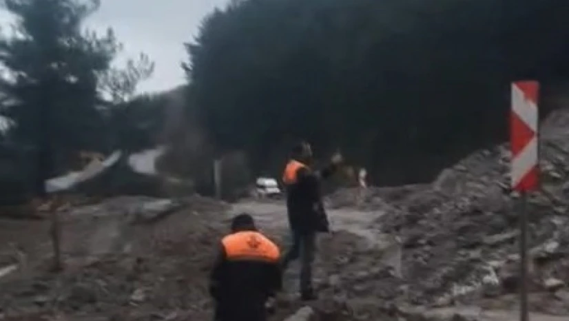 İnebolu-Doğanyurt-Cide Karayolu Heyelan Sebebiyle Ulaşıma Kapandı