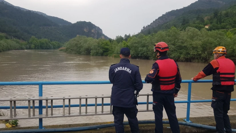Karabük'te 'çaya biri düştü' ihbarı