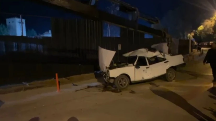 Kontrolden Çıkan Araba İnşaat Sahasına Uçtu