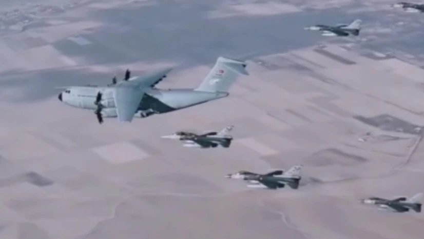 MSB, A400M Uçağından Yapılan Paraşüt Atlayışına İlişkin Görüntüleri Paylaştı