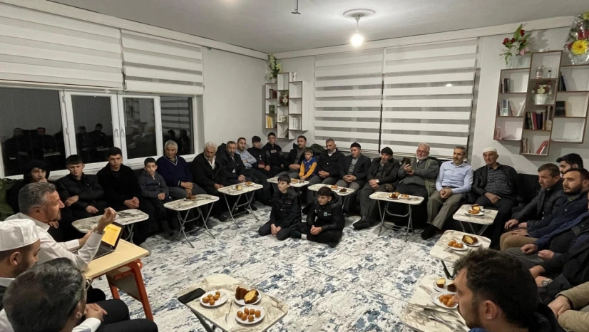 Salı Sohbetleri Devam Ediyor