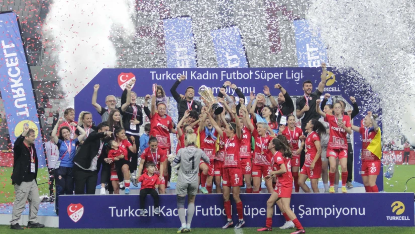 Şampiyon Fomget kupasını aldı