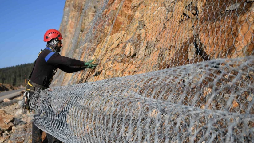 Heyelanların Yaşandığı Dağ Güvenli Hale Getiriliyor