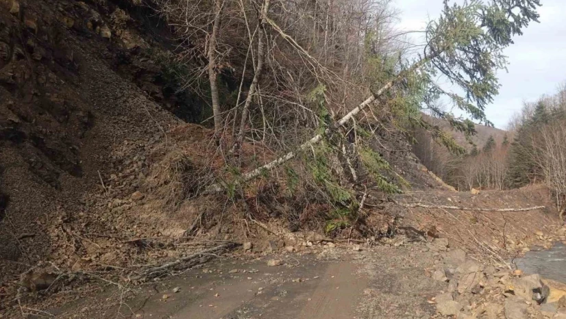 Sinop'ta Heyelan Nedeniyle Ulaşım Durdu