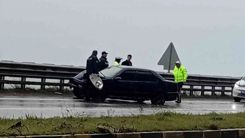 Zonguldak'ta Otomobil Bariyere Çarptı 1 Yaralı