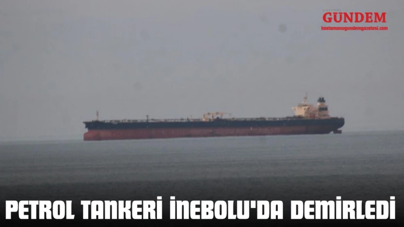 Karadeniz'de İsabet Alan Petrol Tankeri İnebolu'da Demirledi