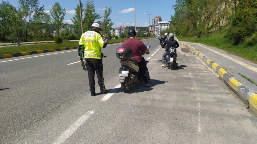 Kastamonu'da Motosiklet Denetimi: Alkollü Sürücünün Ehliyetine El Konuldu