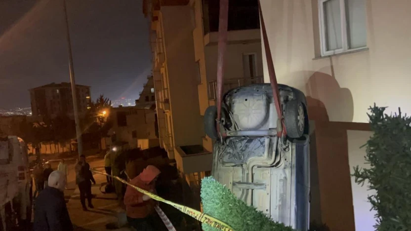 Otomobil Apartman Bahçesine Uçtu
