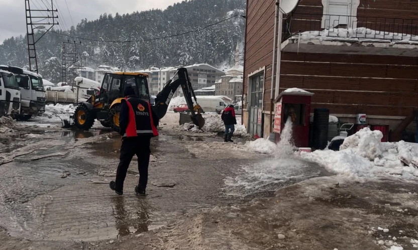 Azdavay'da Su Dolum Vanası Patladı!