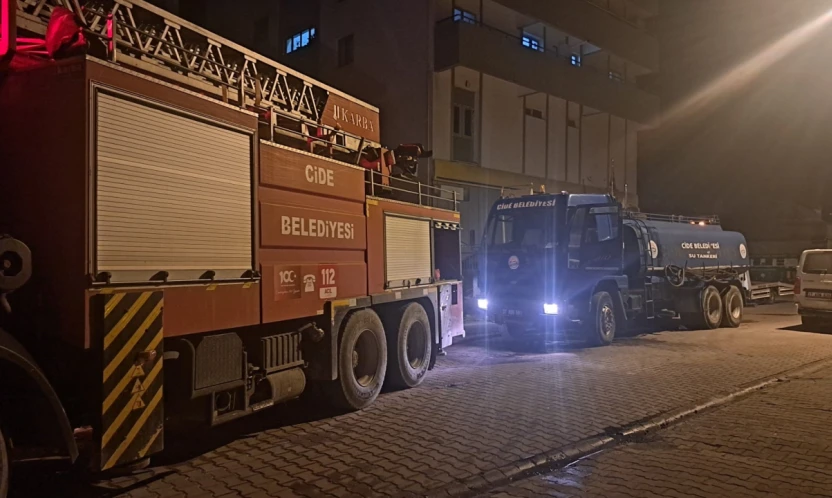 Çatı Yangını İtfaiye Tarafından Söndürüldü