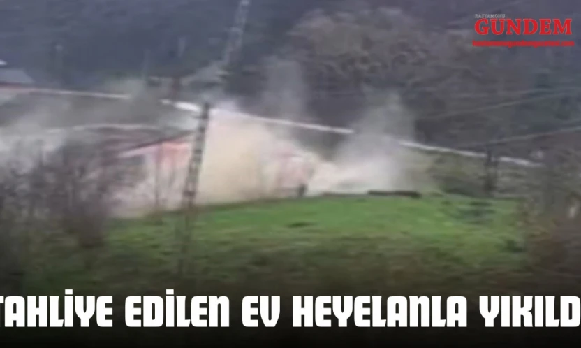 Kastamonu'da  Tahliye Edilen Ev Heyelanla Yıkıldı