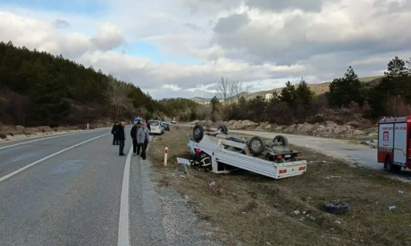 Pikap İle Otomobil Çarpıştı!