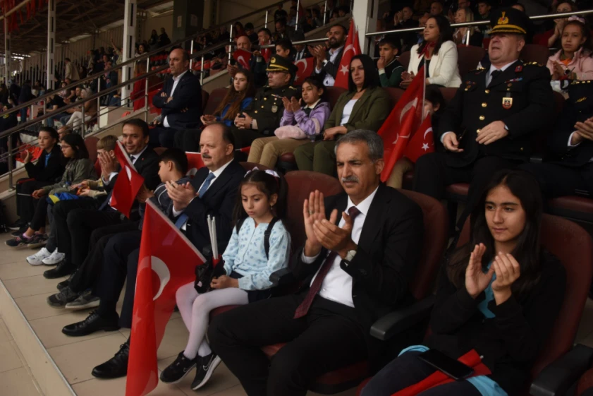 23 Nisan Coşkusu Gazi'de Doruğa Ulaştı